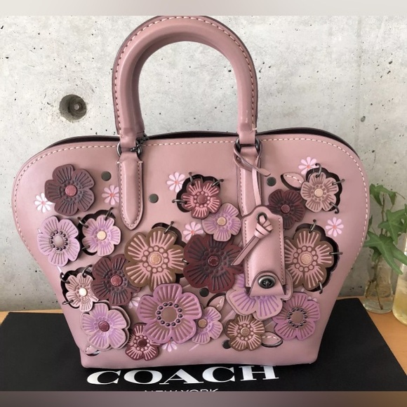 IN SEARCH OF A COACH TEA ROSE BAG ANY SOZE ANY COLOR/ GOOD CONDITION AFFORDABLE - Picture 13 of 16